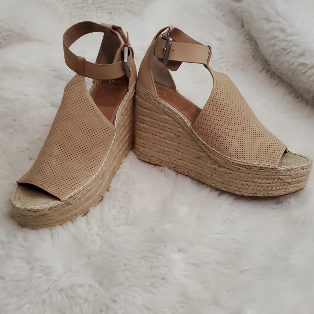 Marc Fisher MLANNIE Perforated Espadrille Wedge Sandals
